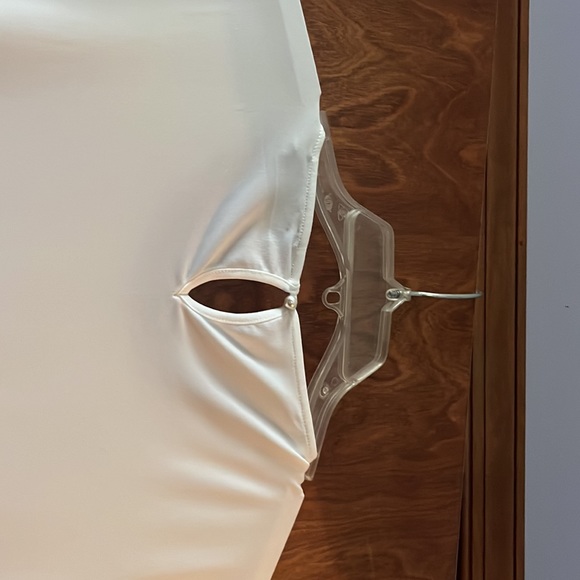 White blouse - Picture 3 of 3